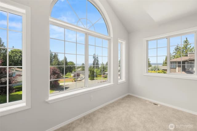 Property photo for 2423 Viewcrest Avenue, Everett photo 4