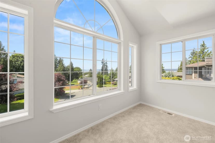 Property photo for 2423 Viewcrest Avenue, Everett photo 4