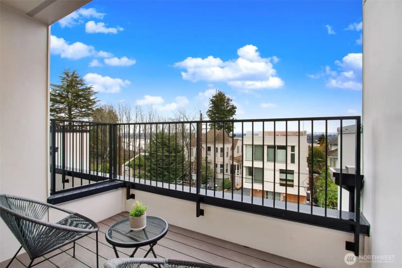 Property photo for 1313 31st Avenue S, Seattle photo 4