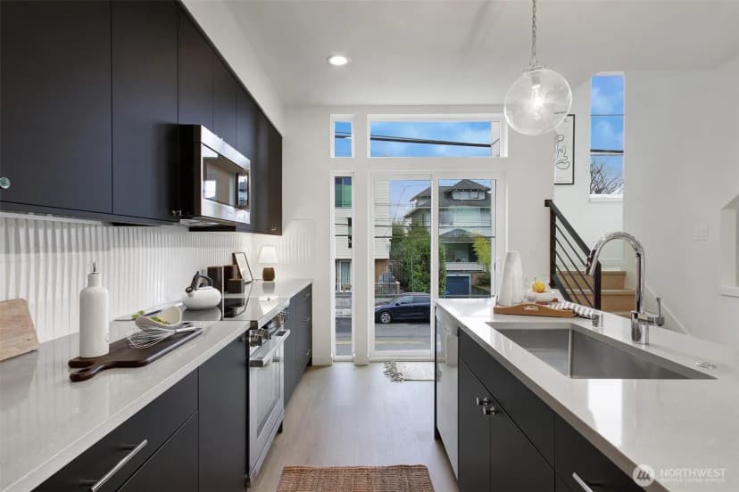 Property photo for 1313 31st Avenue S, Seattle photo 12