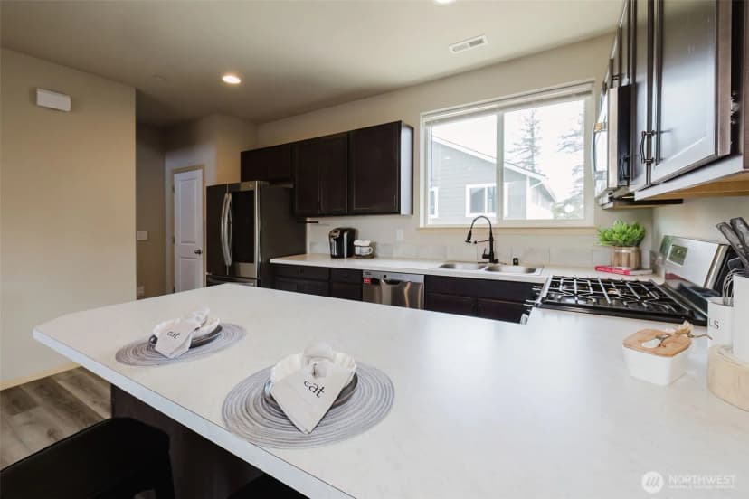 Property photo for 2450 Zeeden Way, Bremerton photo 9