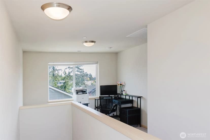 Property photo for 2450 Zeeden Way, Bremerton photo 16
