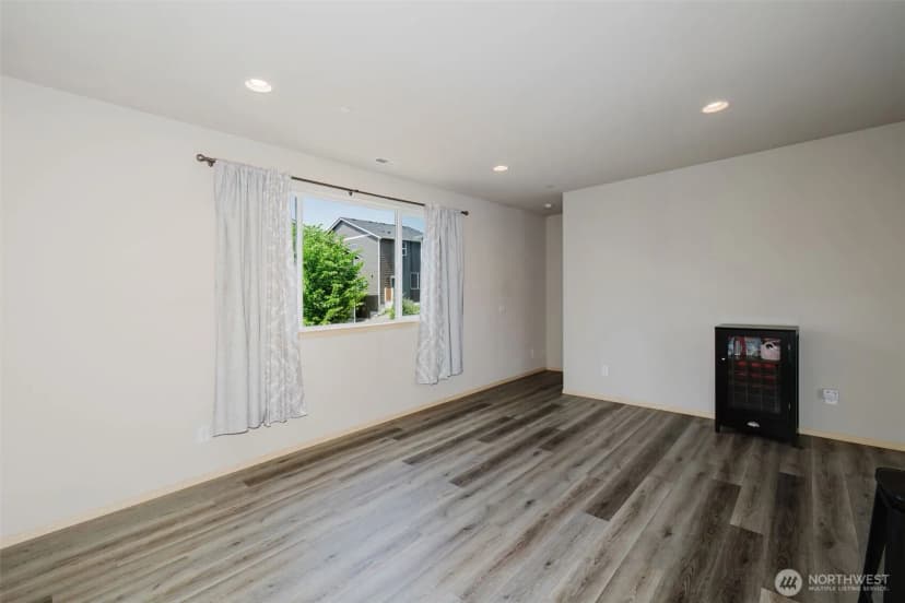 Property photo for 2450 Zeeden Way, Bremerton photo 10