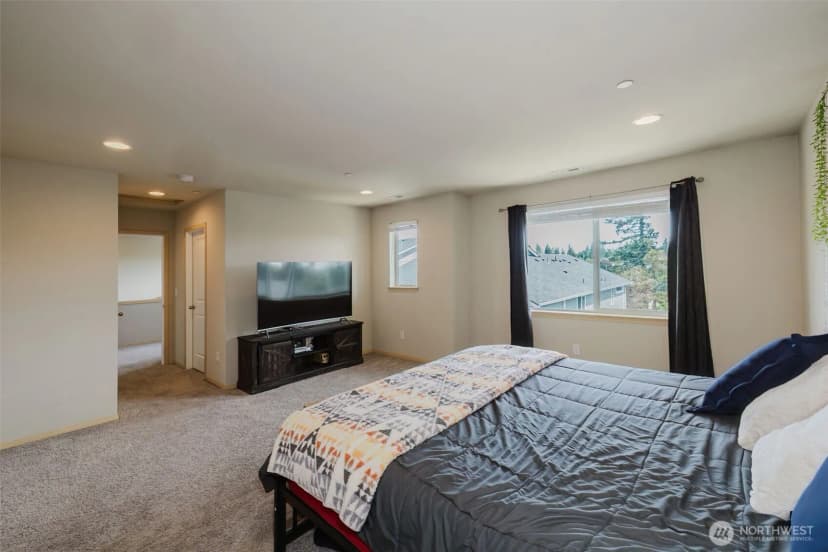 Property photo for 2450 Zeeden Way, Bremerton photo 19