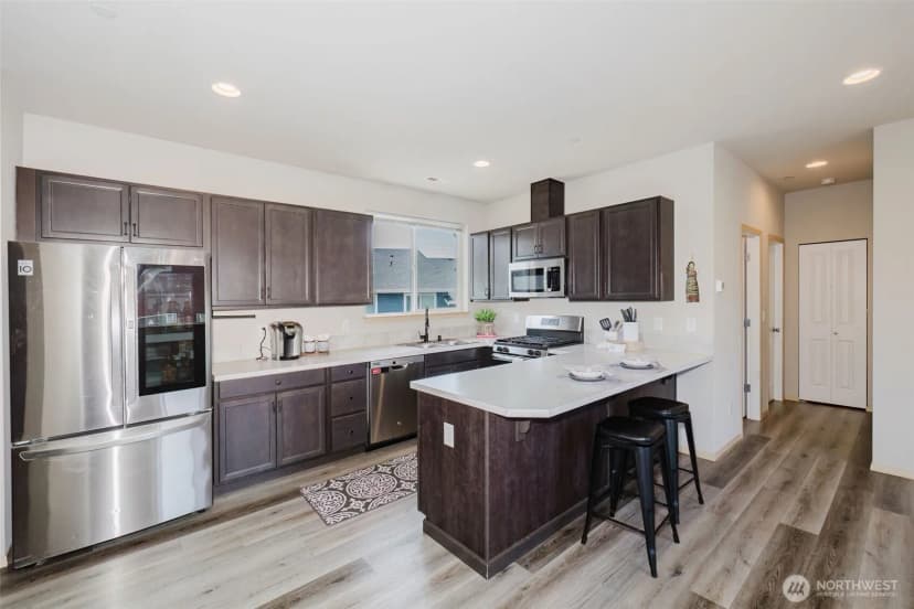 Property photo for 2450 Zeeden Way, Bremerton photo 7
