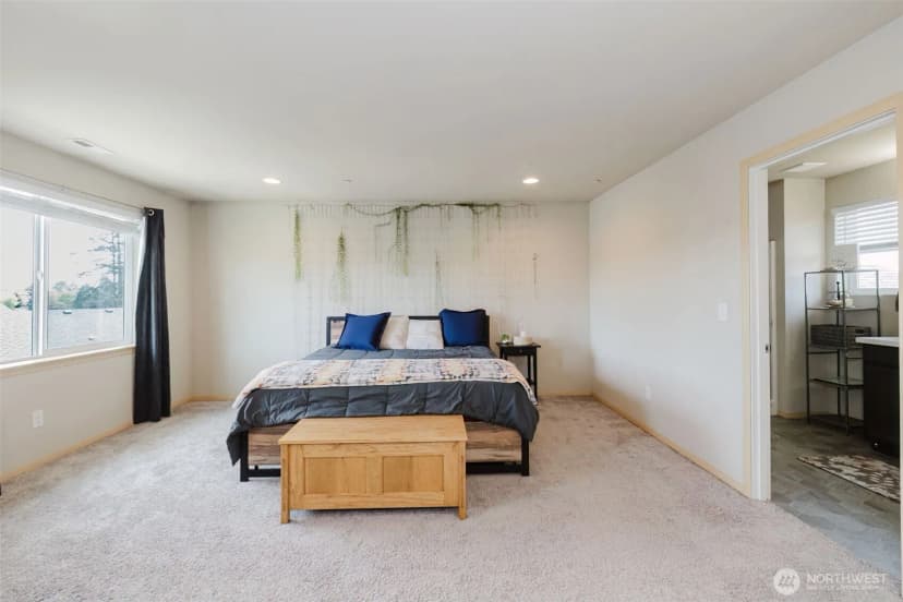 Property photo for 2450 Zeeden Way, Bremerton photo 18