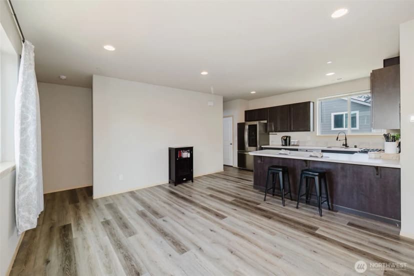Property photo for 2450 Zeeden Way, Bremerton photo 6