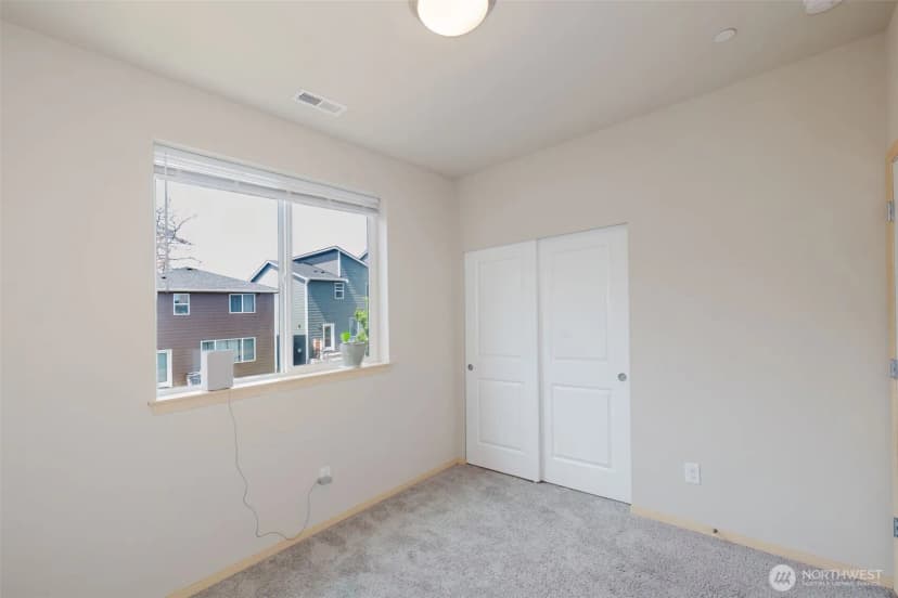 Property photo for 2450 Zeeden Way, Bremerton photo 12