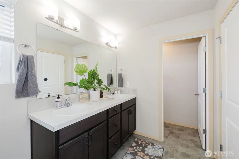Property photo for 2450 Zeeden Way, Bremerton photo 21