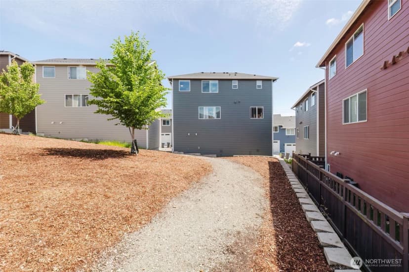 Property photo for 2450 Zeeden Way, Bremerton photo 24