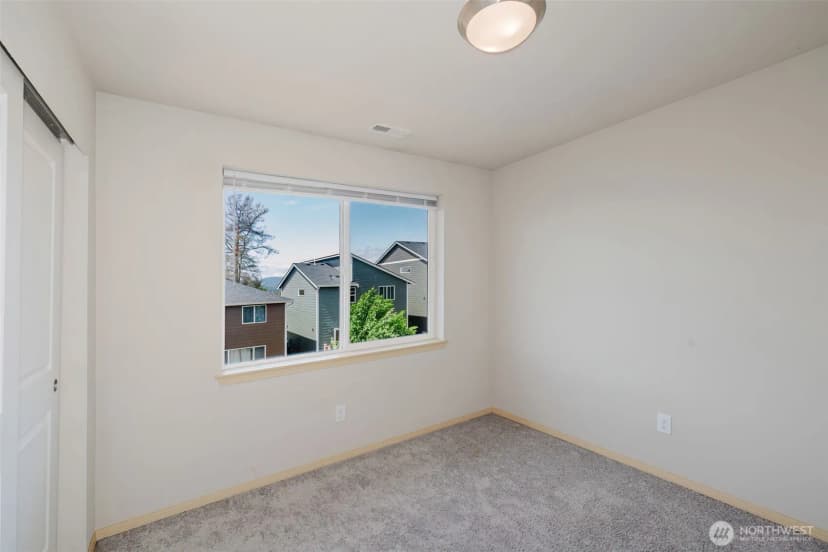 Property photo for 2450 Zeeden Way, Bremerton photo 17