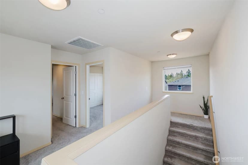 Property photo for 2450 Zeeden Way, Bremerton photo 15