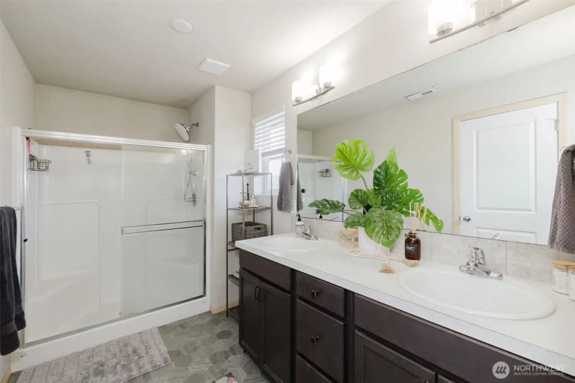 Property photo for 2450 Zeeden Way, Bremerton photo 20