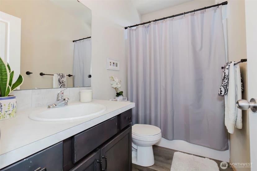 Property photo for 2450 Zeeden Way, Bremerton photo 13