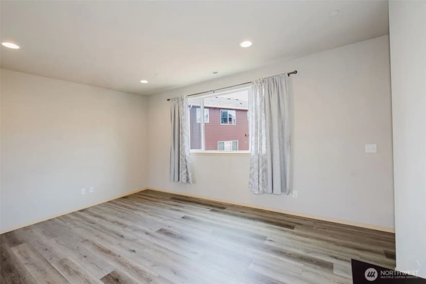 Property photo for 2450 Zeeden Way, Bremerton photo 11