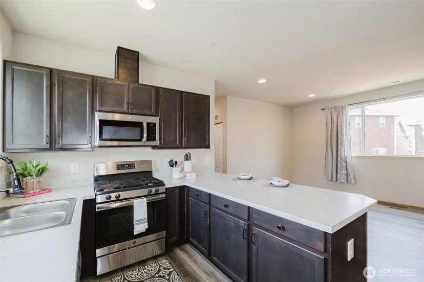 Property photo for 2450 Zeeden Way, Bremerton photo 8