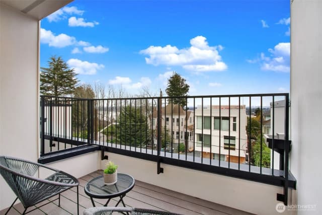 Property photo for 1313 31st Avenue S, Seattle photo 4