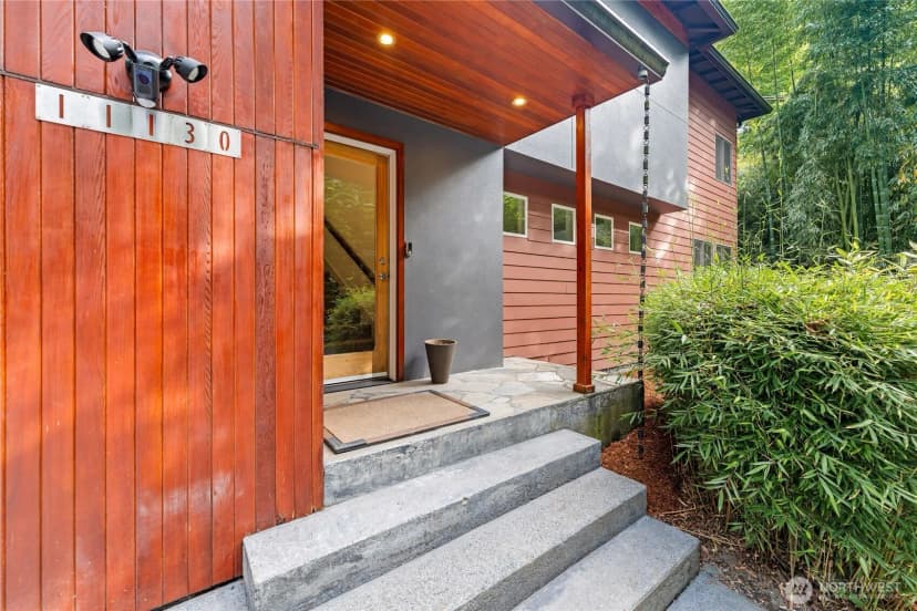 Property photo for 11130 Seola Beach Drive Sw, Seattle photo 3