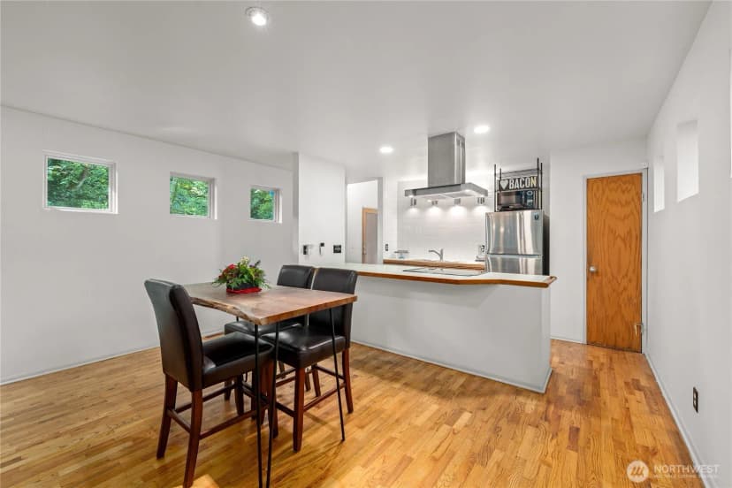 Property photo for 11130 Seola Beach Drive Sw, Seattle photo 8