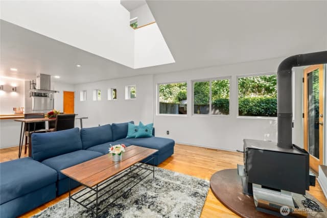 Property photo for 11130 Seola Beach Drive Sw, Seattle photo 5