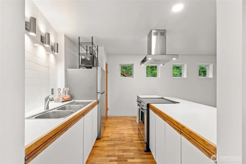 Property photo for 11130 Seola Beach Drive Sw, Seattle photo 14