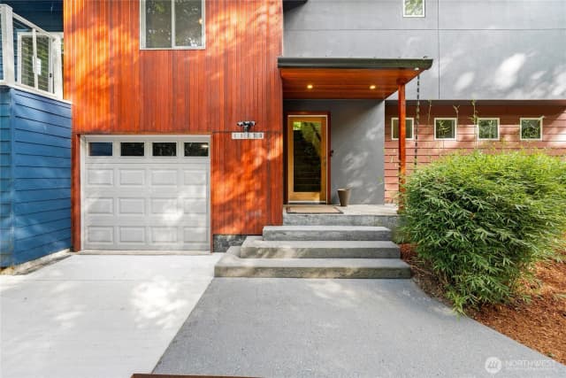 Property photo for 11130 Seola Beach Drive Sw, Seattle photo 2