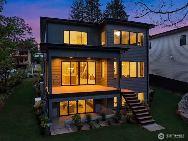 Property photo for 11320 113th Place Ne, Kirkland photo 2
