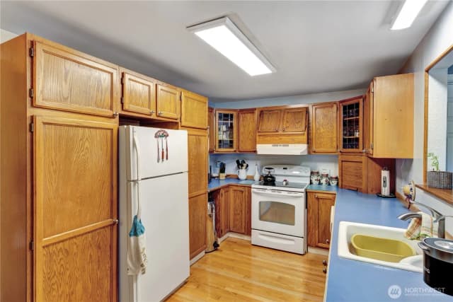 Property photo for 10208 Sw 28th Ave, Seattle photo 4