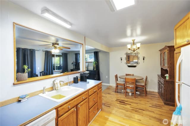 Property photo for 10208 Sw 28th Ave, Seattle photo 5