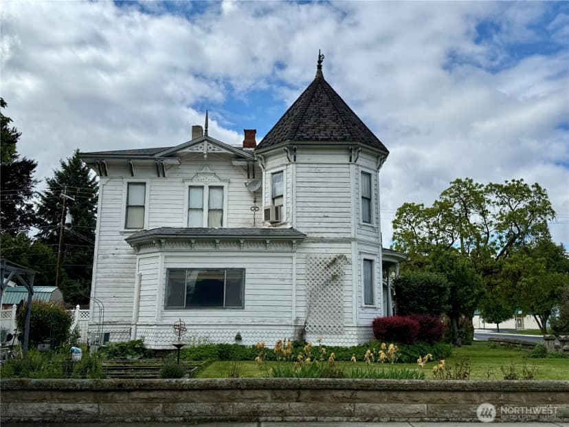 Property photo for 303 307 N 3rd Street, Dayton photo 2