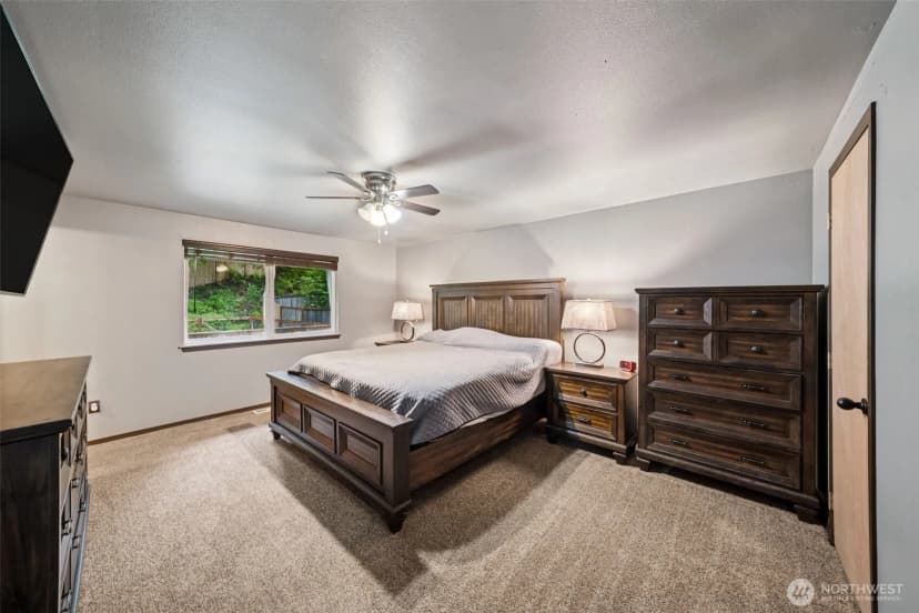 Property photo for 21711 Beachside Drive Se, Yelm photo 11