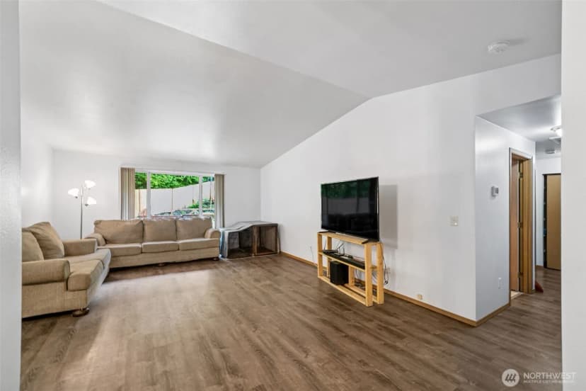 Property photo for 21711 Beachside Drive Se, Yelm photo 3