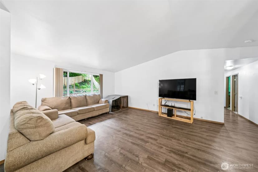 Property photo for 21711 Beachside Drive Se, Yelm photo 8