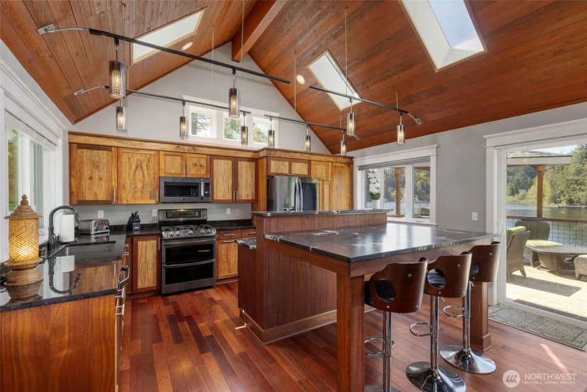 Property photo for 13083 Lake Shore Drive Nw, Poulsbo photo 12