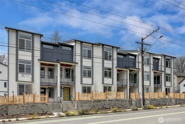 Property photo for 6726 187th Street Ne #104, Kenmore