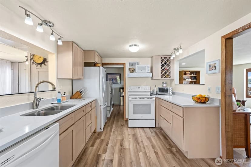 Property photo for 2423 Day Island Boulevard W, University Place photo 15