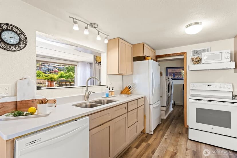 Property photo for 2423 Day Island Boulevard W, University Place photo 16