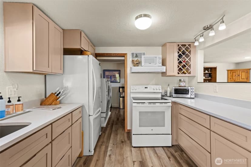 Property photo for 2423 Day Island Boulevard W, University Place photo 18