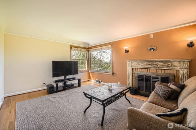 Property photo for 10758 22nd Avenue Sw, Seattle photo 5