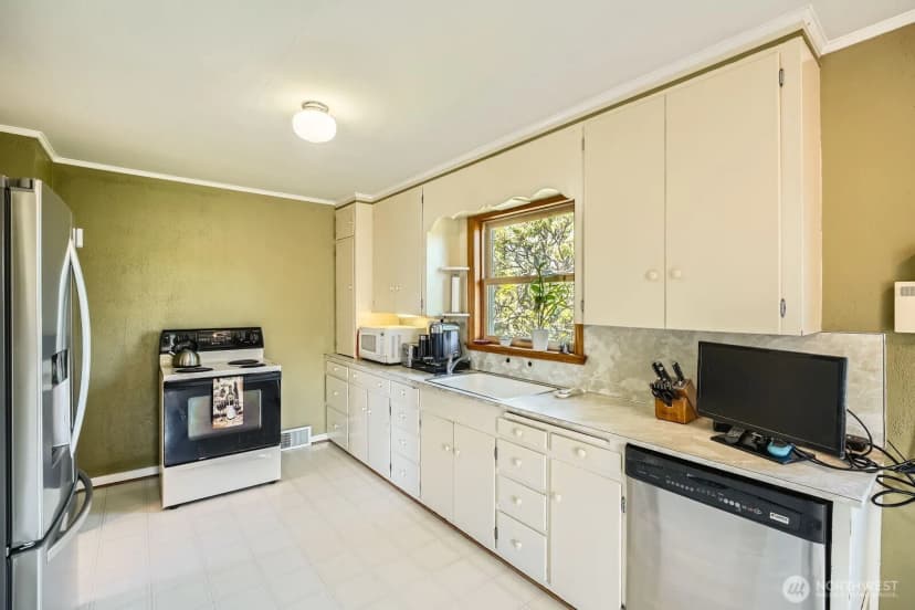 Property photo for 10758 22nd Avenue Sw, Seattle photo 16