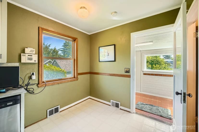Property photo for 10758 22nd Avenue Sw, Seattle photo 17