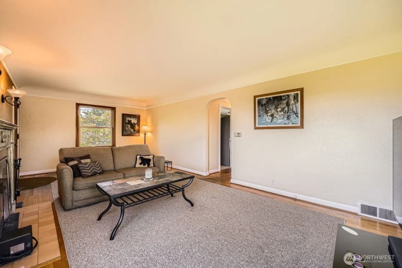 Property photo for 10758 22nd Avenue Sw, Seattle photo 7