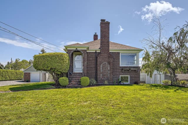 Property photo for 10758 22nd Avenue Sw, Seattle photo 2