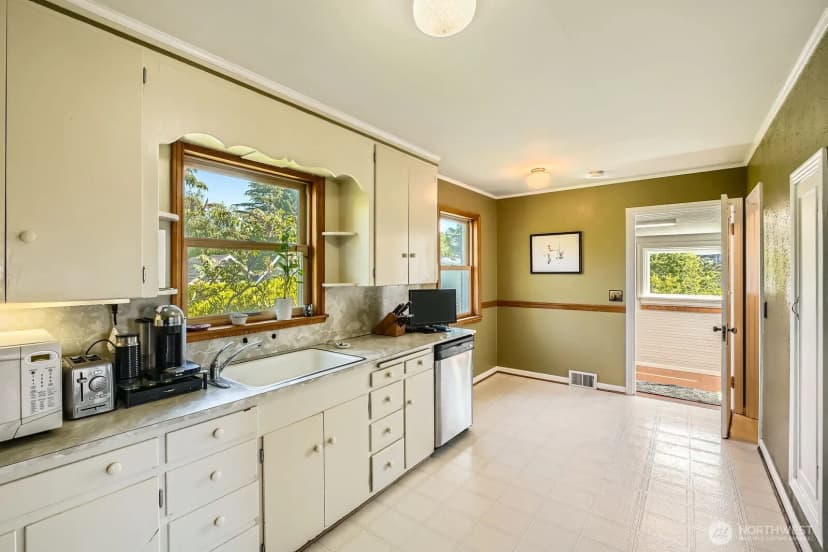 Property photo for 10758 22nd Avenue Sw, Seattle photo 15