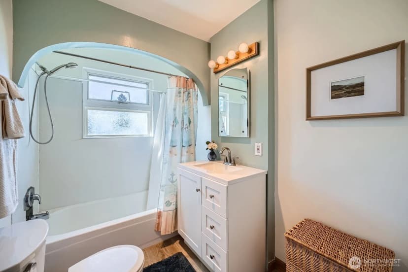 Property photo for 10758 22nd Avenue Sw, Seattle photo 10