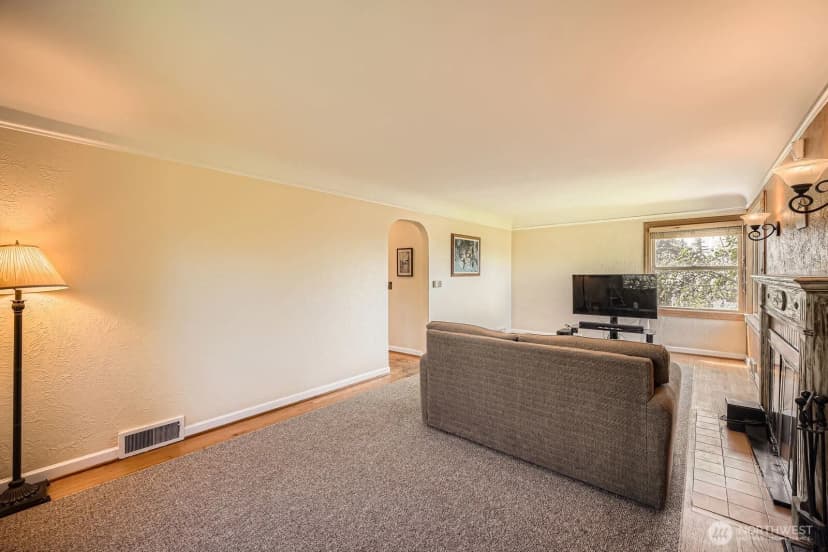Property photo for 10758 22nd Avenue Sw, Seattle photo 8