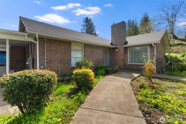 Property photo for 180 Front Street S, Issaquah photo 2