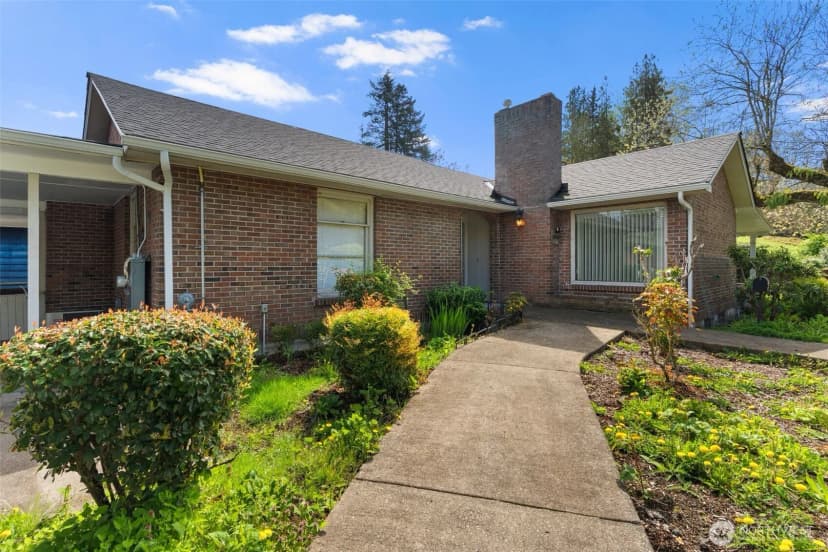 Property photo for 180 Front Street S, Issaquah photo 2