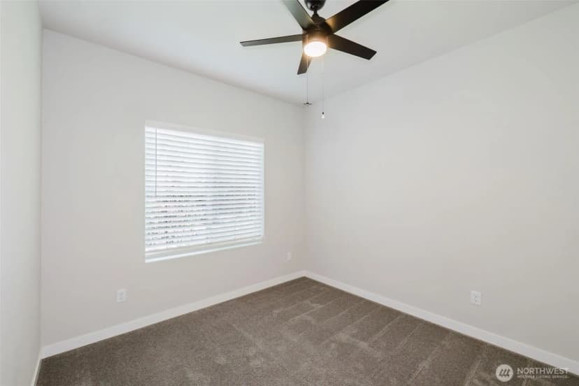 Property photo for 9422 Fairhaven Circle Ne, Bremerton photo 5