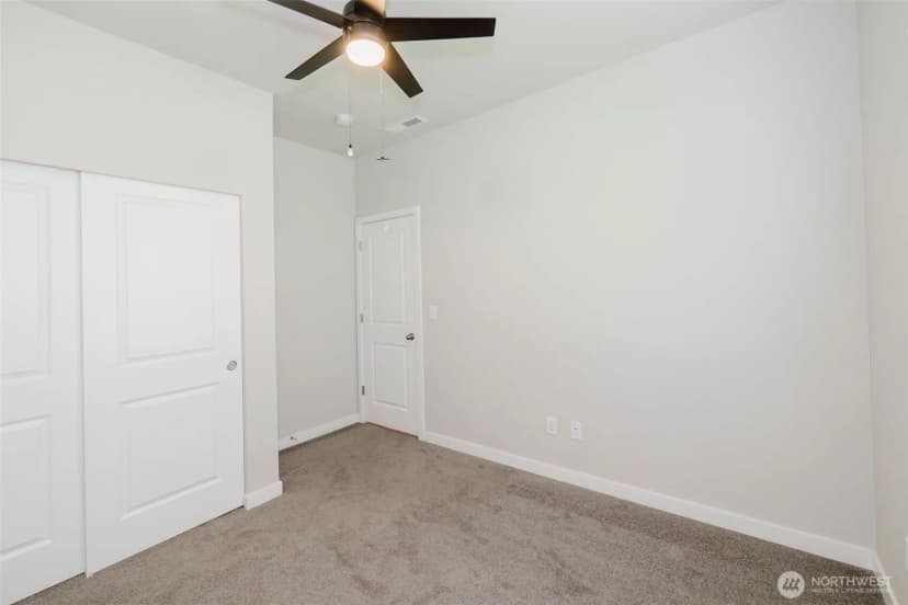 Property photo for 9422 Fairhaven Circle Ne, Bremerton photo 6